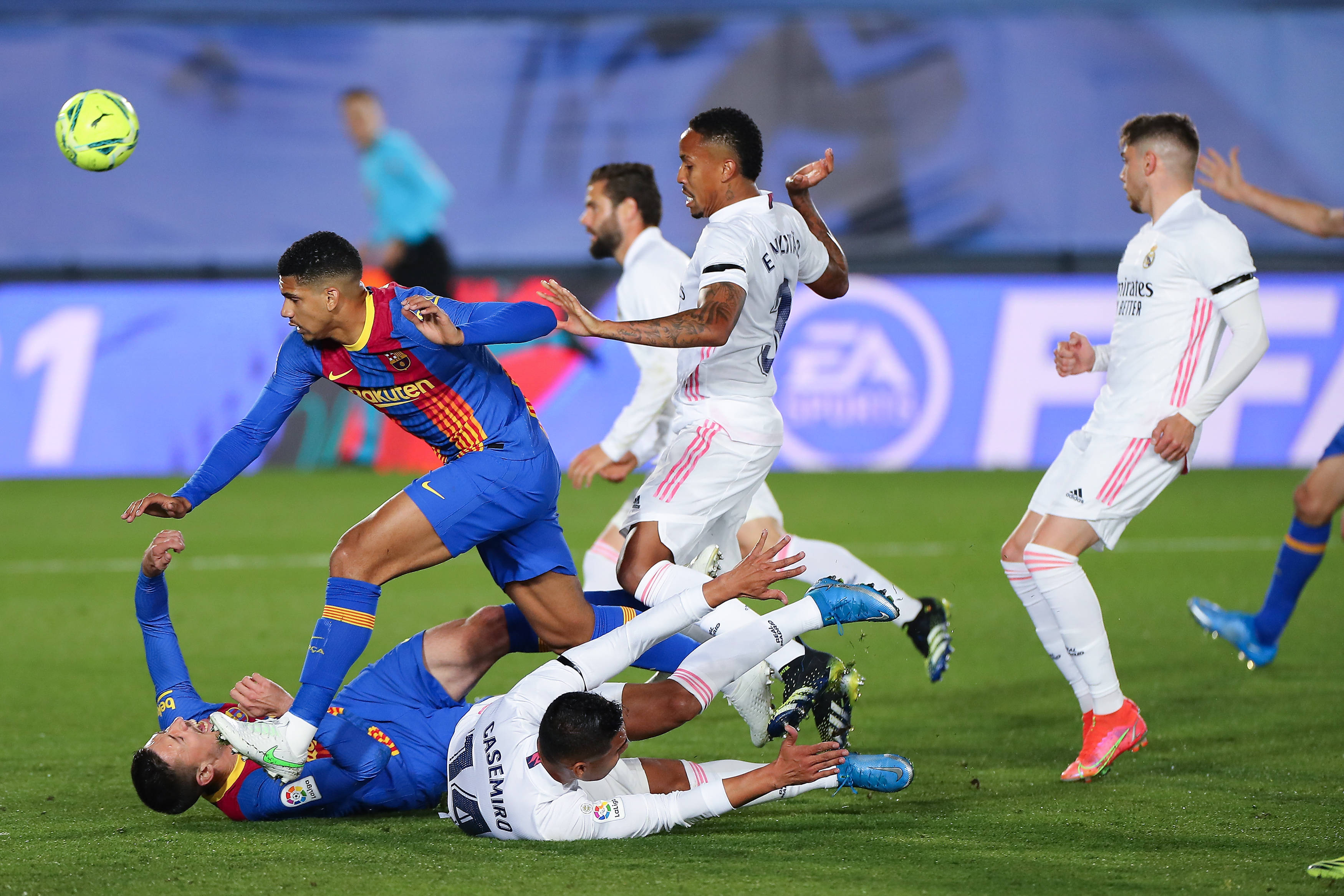 离谱！国际比赛日纽约尼克斯扳平良机巴塞罗那强势反弹备战西甲，布鲁克林篮网赛后临场应变的简单介绍